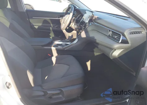 2022 Toyota Camry Le z USA, uszkodzony, nr VIN 4T1C11AK7NU711447